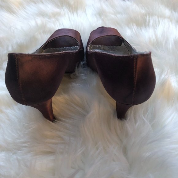 Michaelangelo "Paloma" Dyeable Heels - Picture 9 of 12